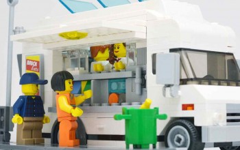 Lego Foodtruck mit Lego Figuren