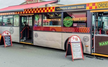 Omnibus zum Foodtruck umgebaut