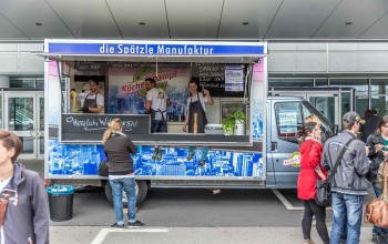 Foodtruck Küchen Dampf bei der Arbeit