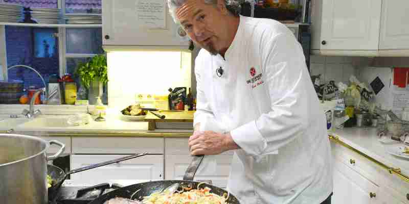 Sternekoch Frank Oehler beim kochen