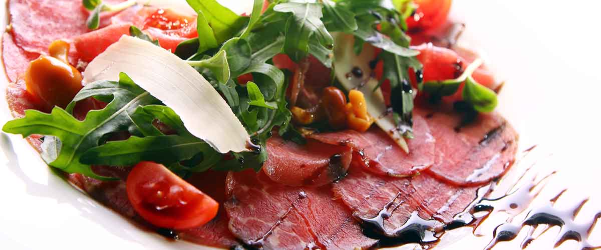 Von welchen feinen Gerichten, die aus unserem Nachbarland stammen, möchtest du dich auf deinem nächsten Full Service Foodtruck-Catering begeistern lassen?