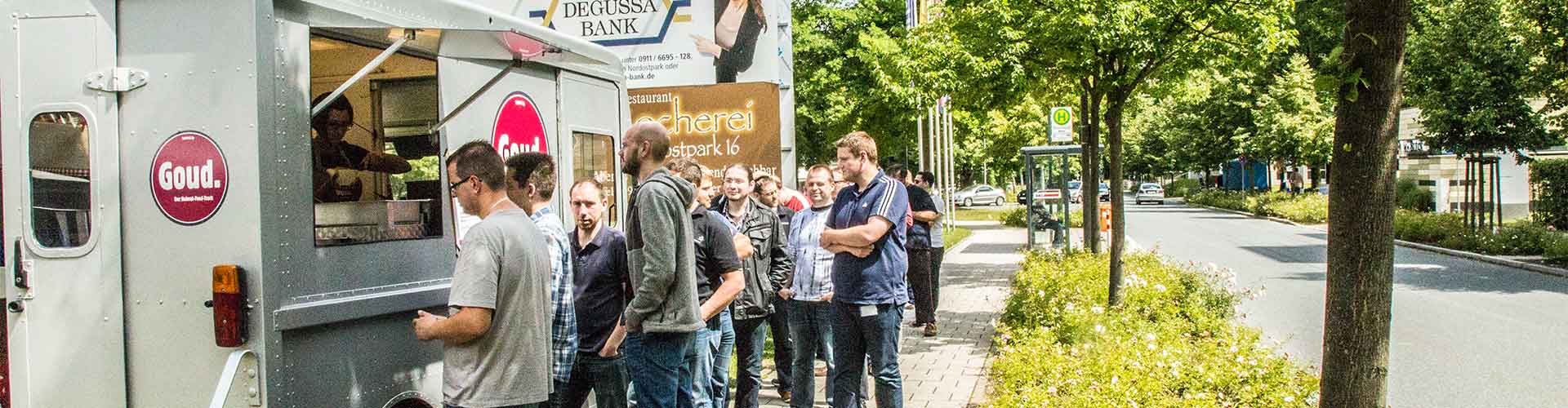 Street Food Kunden Foodtruck Goud